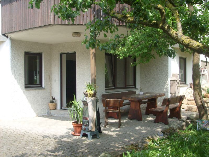 Frischer Wind in Ammerbuch: 2-Zimmer-Wohnung mit Terrasse